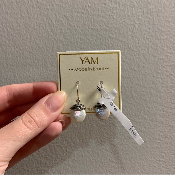 NWT Pearl Dangle Earrings - Picture 1 of 3